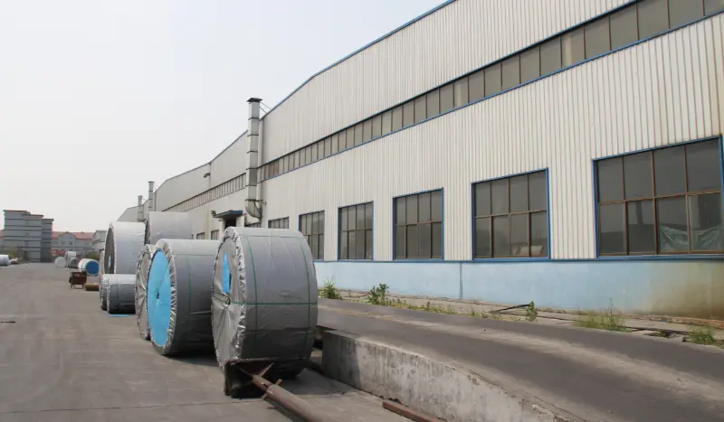 Cad é Crios Rubair Conveyor Tionscail